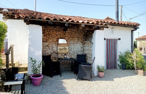 Le Vieux-Cerier House | The Two Vines, 2 bed house in Chez Ravard