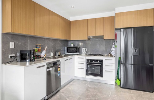 Sandstone Point Apartment | The Ultimate Couples Escape