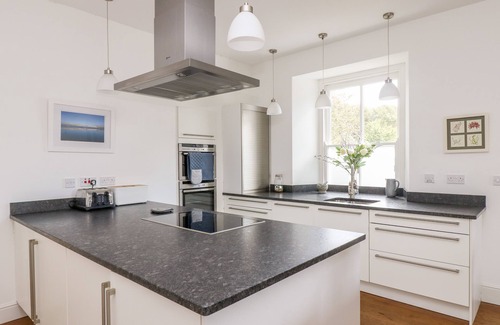 Saint Martin Cottage | THE UPPER DECK, family friendly, luxury holiday cottage in Porthcurno