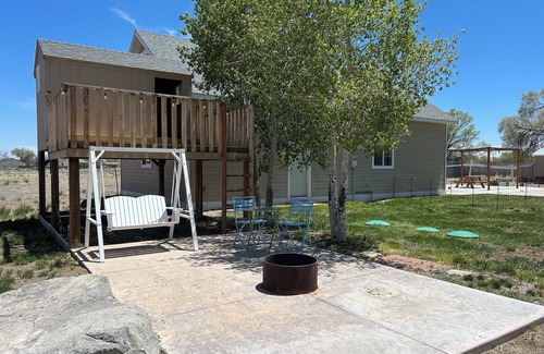 Alamosa House | The Upstairs Guest House, 10 minutes from Alamosa, 15 from Monte Vista