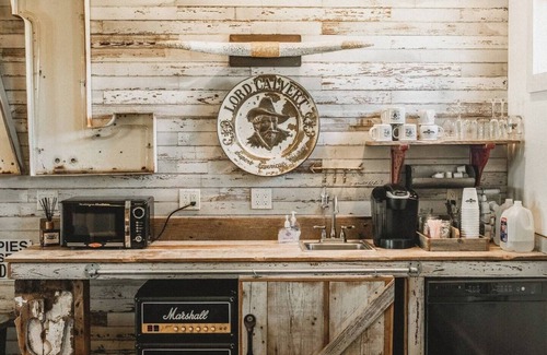 Round Top Bed & Breakfast | The Vagabond Room - Wander Inn