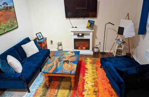 Highline Apartment | The Van Gogh Apartment - a cozy, creative retreat