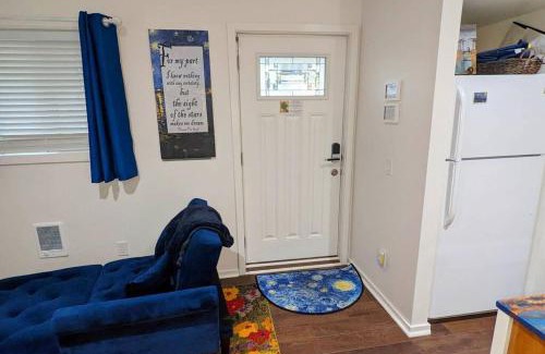 Highline Apartment | The Van Gogh Apartment - a cozy, creative retreat