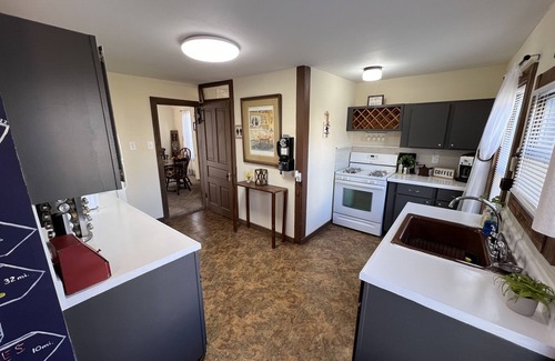 Hanover Cottage | The (Veteran Owned) Hanover Hangout Guesthouse - cozy cottage w/privacy + fun