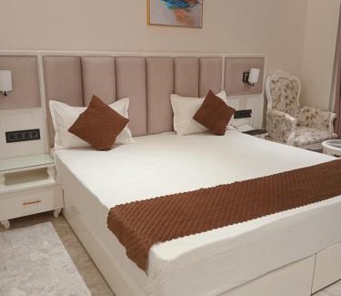 Raebareli Hotel | The Victoria