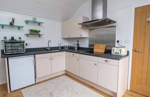 Overton-on-dee Cottage | THE VIEW, pet friendly, with hot tub in Bangor-On-Dee