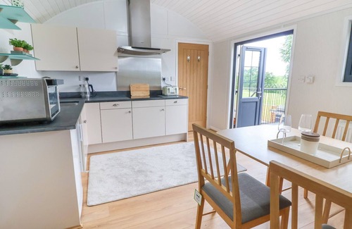 Overton-on-dee Cottage | THE VIEW, pet friendly, with hot tub in Bangor-On-Dee