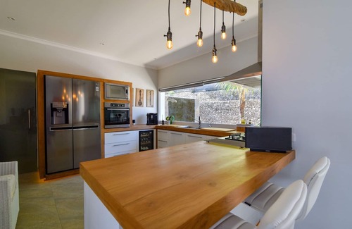 Umeanyar Villa | The View Villa -Luxury New Build with 180° View