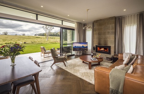 Penrose Villa | The Villa @ The Vale Penrose - Country chic private Villa with outdoor Spa