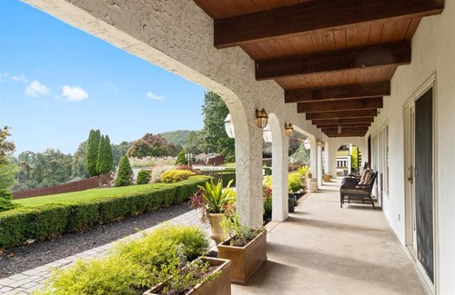 Changewater Villa | The Villa @ The View Lane Estate Buena Vista