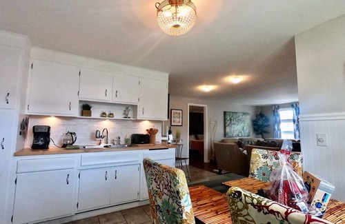 Williamsville Apartment | The Village Flat *BEST SPOT IN WNY!*