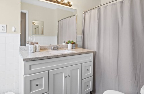 Palmyra Apartment | The Village Loft: A Walkable Stay in Palmyra