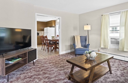 Palmyra Apartment | The Village Loft: A Walkable Stay in Palmyra