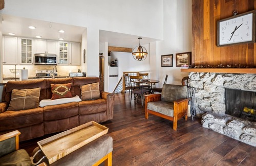 Dollar Point Condo | The Villas 66 Tahoe City Vacation Condo