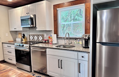 Stanly County Cabin | The Vineyard at Big Bear Creek Charming 3-bedroom cabin. Pet friendly. WIFI
