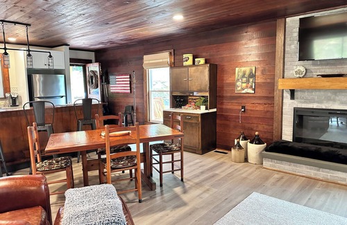 Stanly County Cabin | The Vineyard at Big Bear Creek Charming 3-bedroom cabin. Pet friendly. WIFI