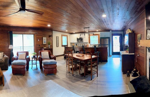 Stanly County Cabin | The Vineyard at Big Bear Creek Charming 3-bedroom cabin. Pet friendly. WIFI