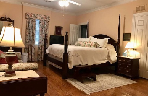 Glen Allen Bed & Breakfast | The Virginia Cliffe Inn