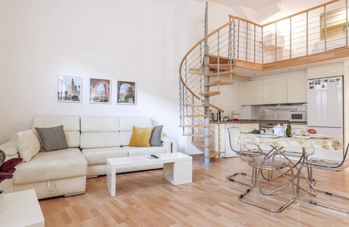 San Gil Apartment | The wall of Sevilla Parking