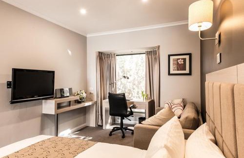 Glen Waverley Hotel | The Waverley International Hotel