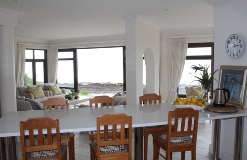 Jeffreys Bay House | @The Waves beach accommodation with sea and mountain views!n7 Bedrooms