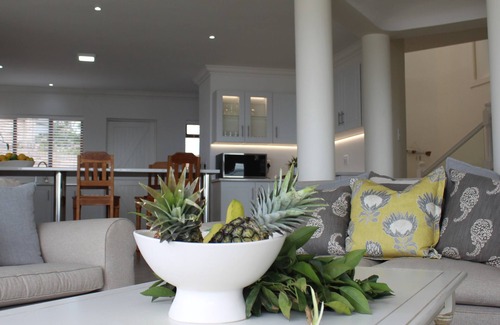 Jeffreys Bay House | @The Waves beach accommodation with sea and mountain views!n7 Bedrooms