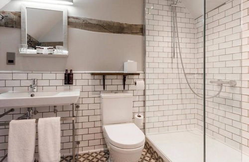 Stratfield Turgis Hotel | The Wellington Arms