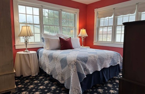 Peterson Hotel | The Wen Inn - 5 Suites Sleeps 14+ Host Events