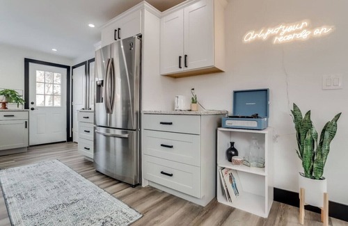 South Westminster House | The Western Retreat | Hot Tub & Spacious Yard