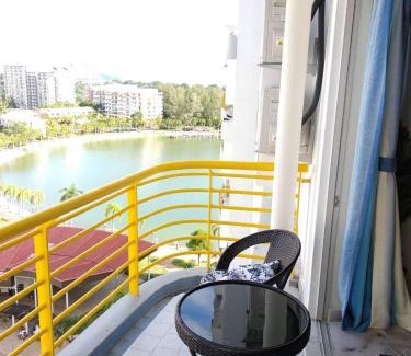 Baharu Apartment | The Whale - Bayview - Pool open