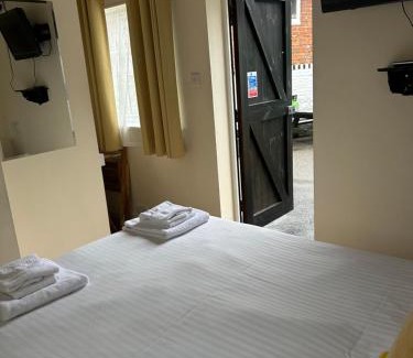 Bramley Hotel | The wheatsheaf Bramley surrey