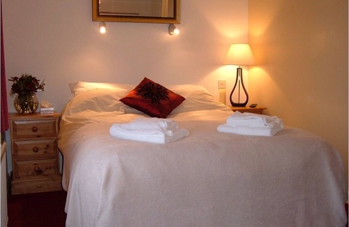 Cuckfield Hotel | The Wheatsheaf Inn