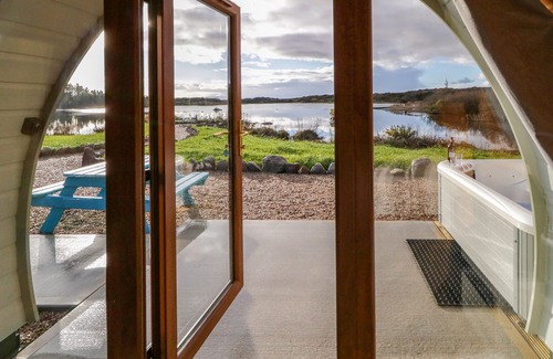 Burtonport Cottage | THE WHEELHOUSE POD NO. 1, romantic in Burtonport, County Donegal