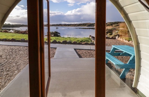 Burtonport Cottage | THE WHEELHOUSE POD NO. 6, romantic in Burtonport, County Donegal