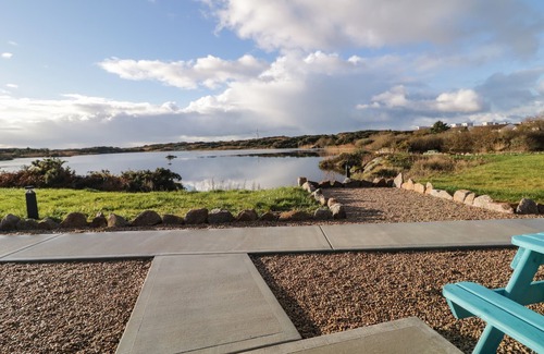 Burtonport Cottage | THE WHEELHOUSE POD NO. 6, romantic in Burtonport, County Donegal