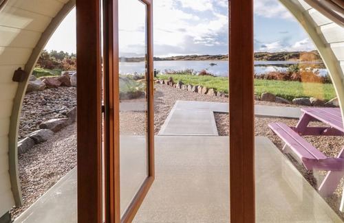 Burtonport Cottage | THE WHEELHOUSE POD NO. 9, romantic in Burtonport, County Donegal