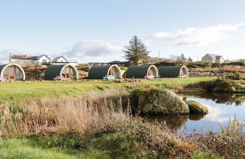 Burtonport Cottage | THE WHEELHOUSE POD NO. 4, romantic in Burtonport, County Donegal