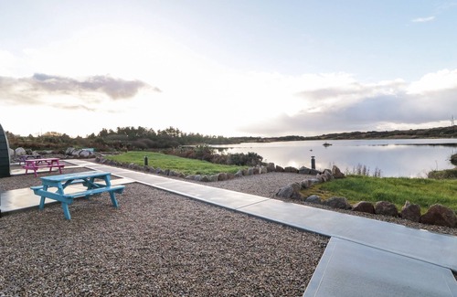 Burtonport Cottage | THE WHEELHOUSE POD NO. 5, romantic in Burtonport, County Donegal