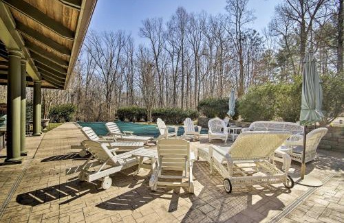 Rio Apartment | The White Elephant Inn Getaway with Pool and Hot Tub!