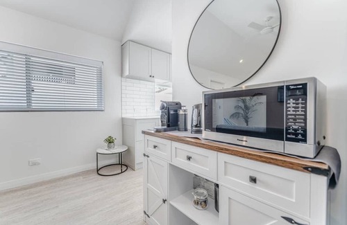 Watermans Bay Apartment | The White House Waterman’s Bay