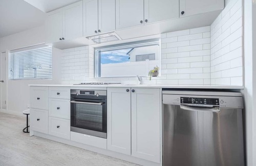 Watermans Bay Apartment | The White House Waterman’s Bay