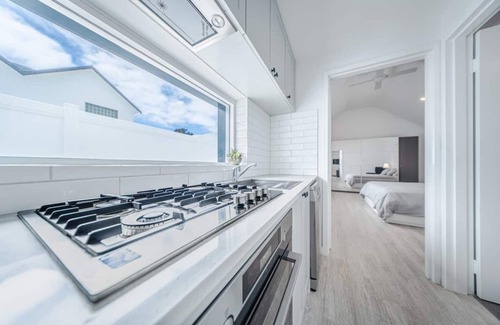 Watermans Bay Apartment | The White House Waterman’s Bay