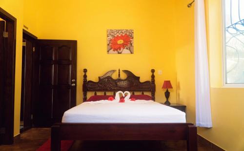 Hopkins House | The White Horse Inn - Hopkins Village Beach Belize