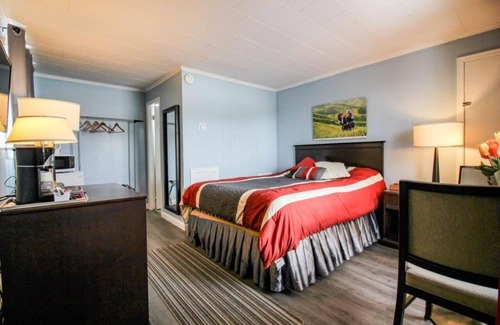 North River Hotel | The White Horse Motel