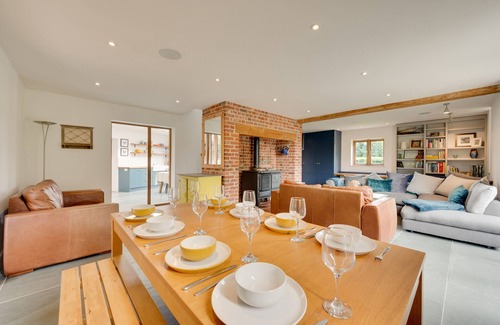 Guestwick House | The White House - Five Bedroom House, Sleeps 9