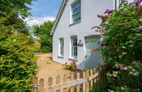 Guestwick House | The White House - Five Bedroom House, Sleeps 9