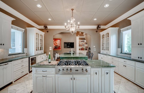 Downtown Little Rock House | The White House in Capitol View- 4-Bed, 5.5-Bath