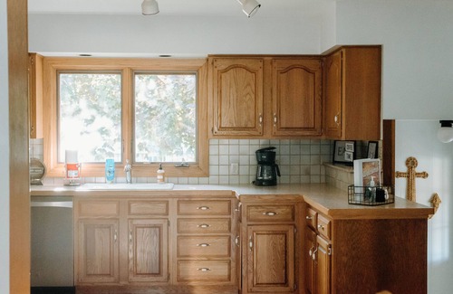 Bay City House | The White House! PRIME LOCATION BAY & RIVER VIEWS BAY CITY, MI
