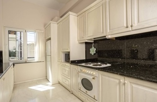 Halepa Apartment | The White Marble Luxury City Apt