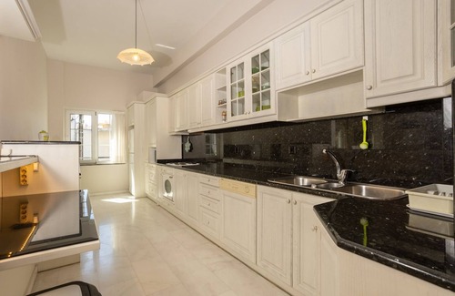 Halepa Apartment | The White Marble Luxury City Apt